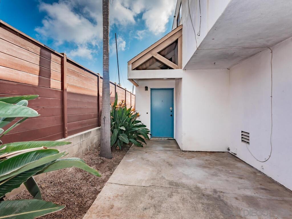 Primary Photo - 1054 Opal St