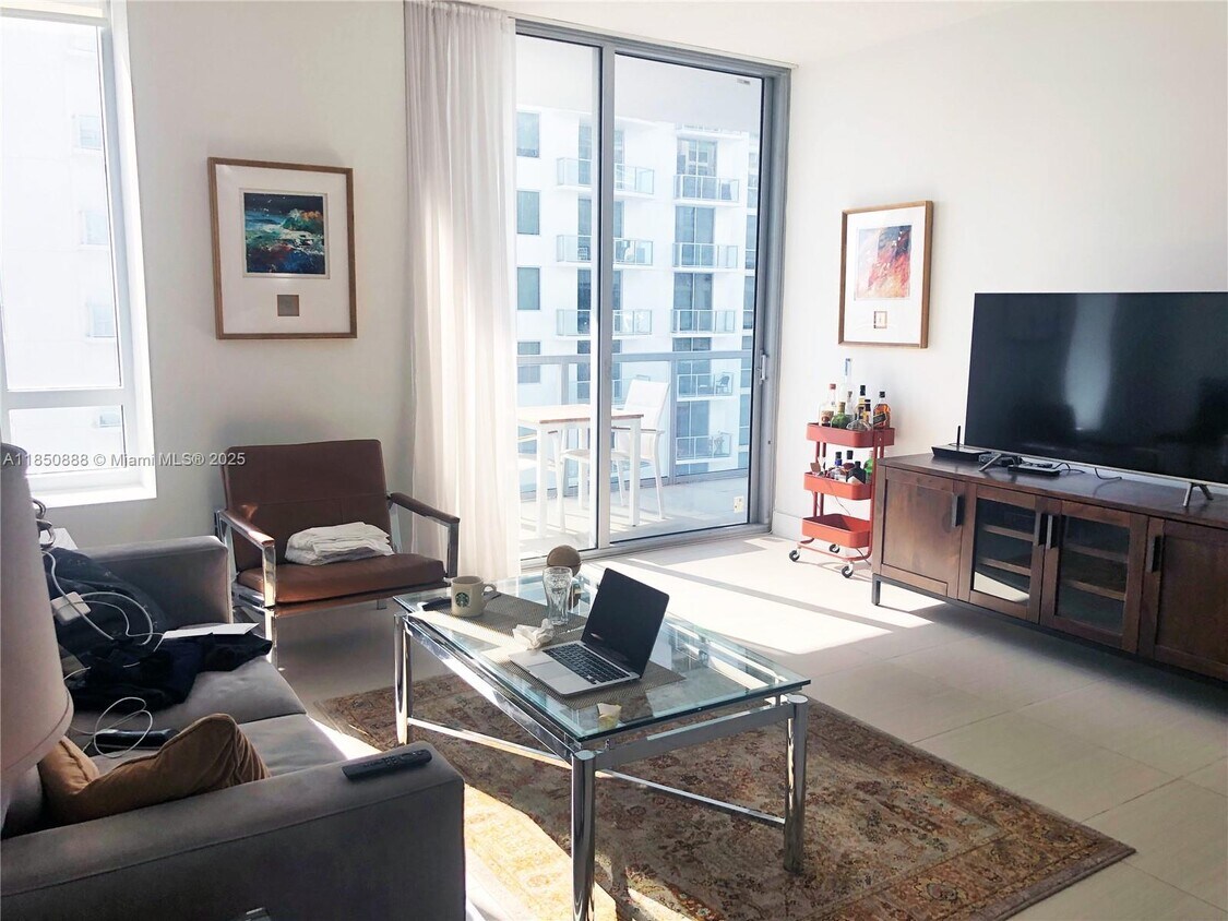 Primary Photo - 1050 Brickell Ave