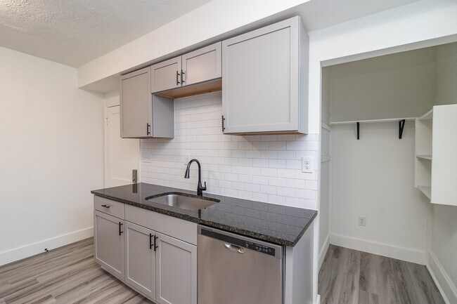Foto del edificio - 540 Purcell Ave
