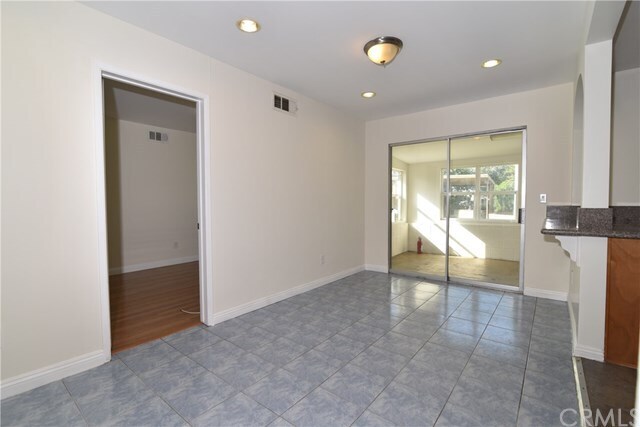 Foto del edificio - 1239 E Maplegrove St