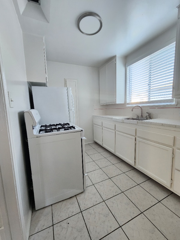 Building Photo - 7032 La Tijera Blvd