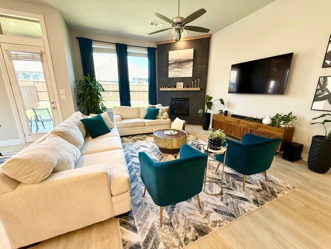 Building Photo - Beautiful 4-Bedroom Home with Open Layout ...