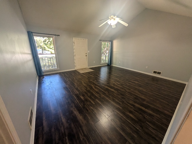 Building Photo - 140 Ridgeview Dr