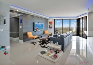 Building Photo - 4000 Towerside Terrace