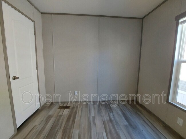 Foto del edificio - 7534 US-60