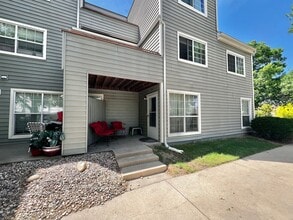 Building Photo - Great Campus West 2 Bed 1 Bath Available!