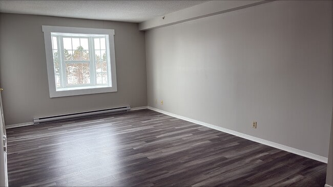 Building Photo - 151 Queen St