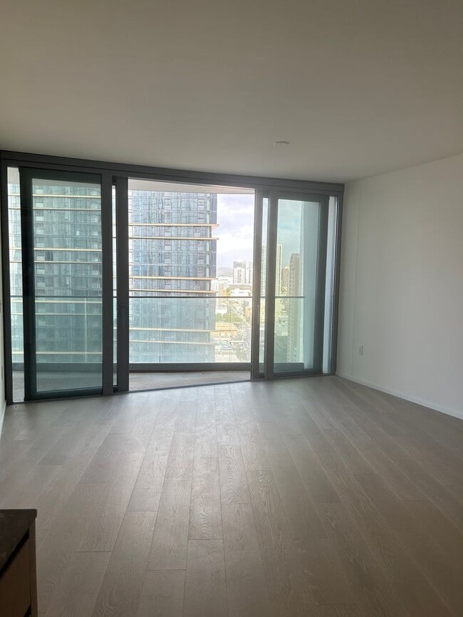 Foto del edificio - Luxury Unfurnished Studio with 1 Parking