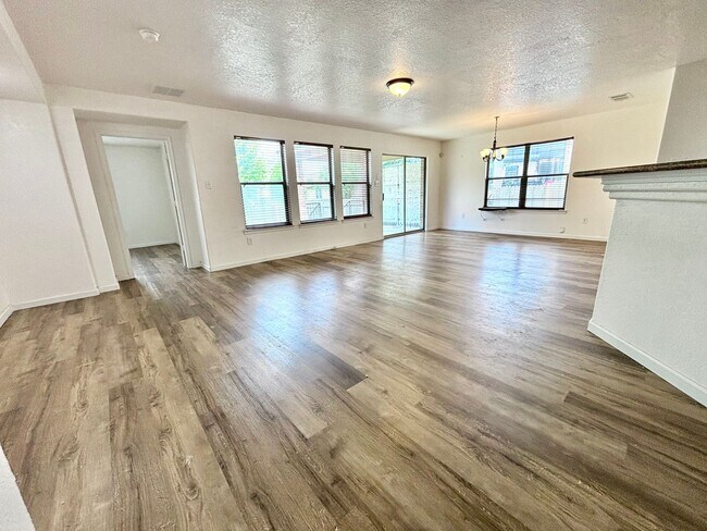 Building Photo - Single story beauty in the Cobblestone Community