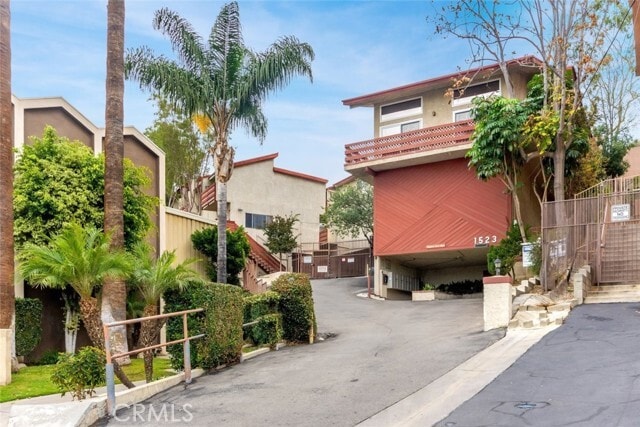 Foto del edificio - 1523 E Windsor Rd