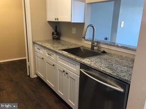 Foto del edificio - 601 Thornton Ct
