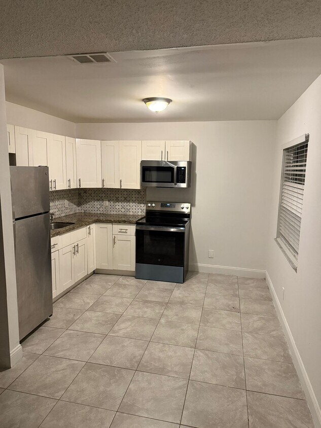 Foto principal - 853 SW 9th Ct