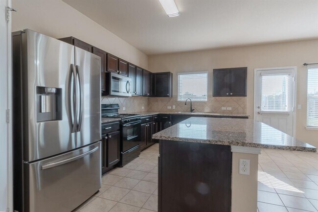 Building Photo - 1405 Brashear Ct