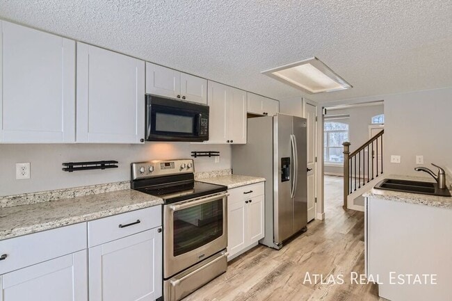 Building Photo - 8750 Boxelder Dr