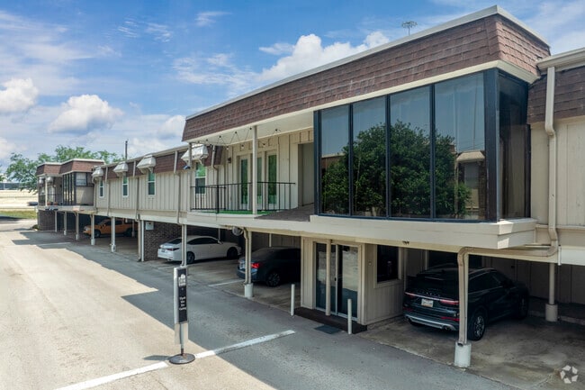 7555 Katy Fwy - Alternate - Bayou Woods