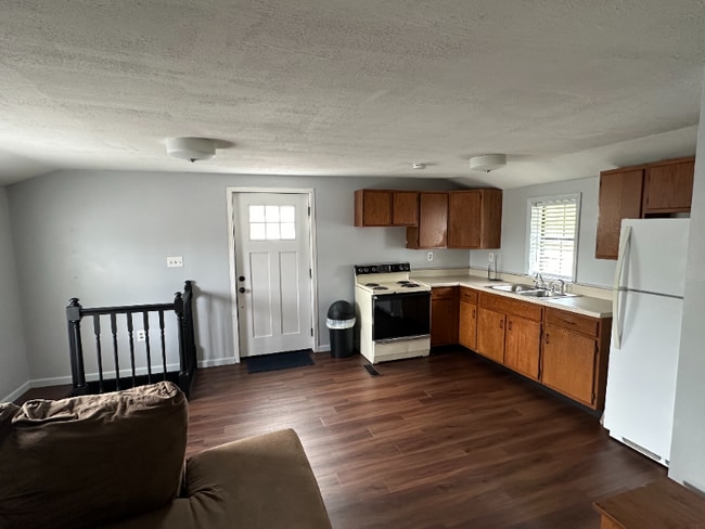 Building Photo - 561 S 43rd St
