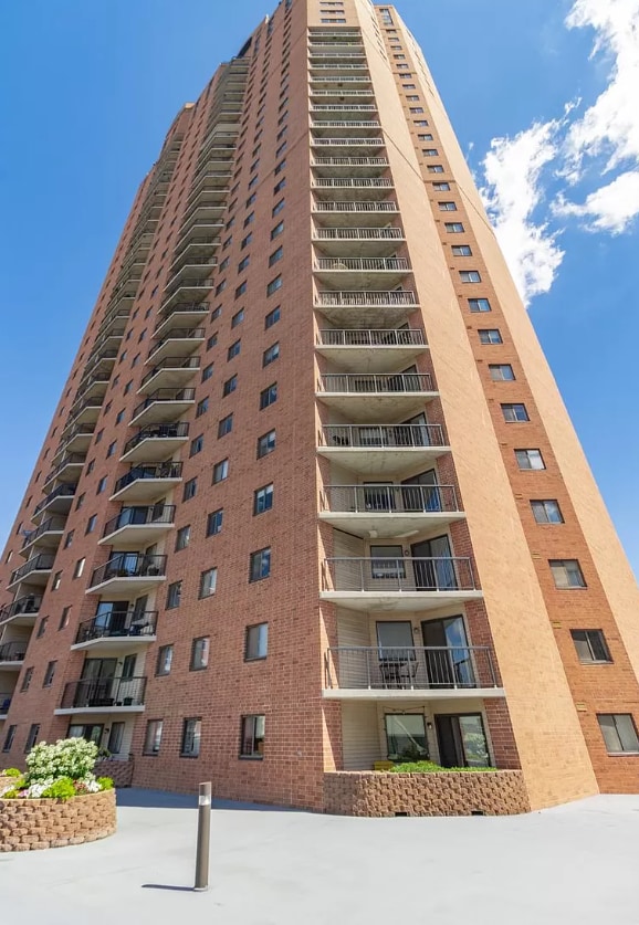 Primary Photo - 78 10th St E