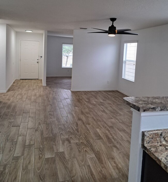 Building Photo - Modern 3-Bedroom Home Available Now!