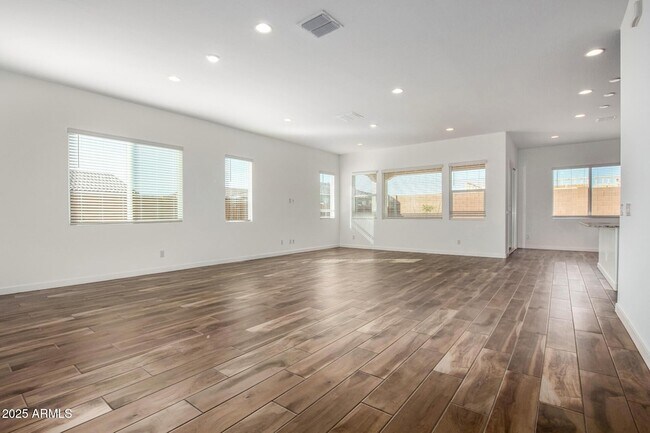 Building Photo - 14958 W Smoketree Dr