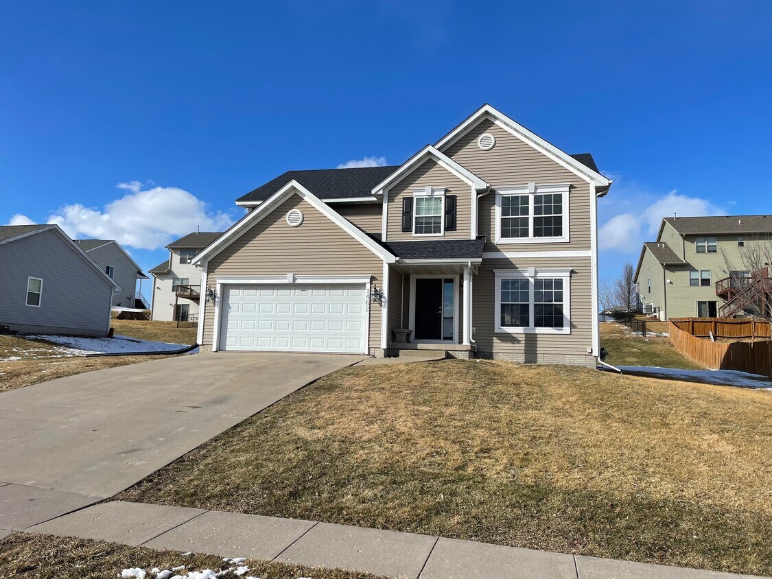 Primary Photo - 1462 Walker Way