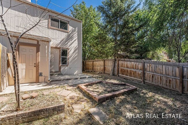Building Photo - 347 Colony Pl
