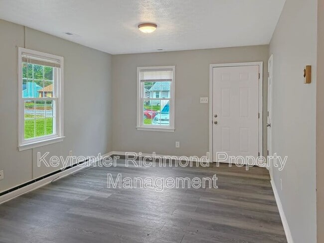 Building Photo - 811 Winnetka Ave