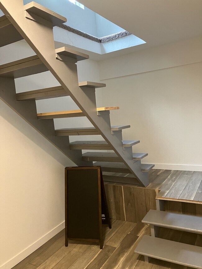 Building Photo - 321 NE 162nd Ave