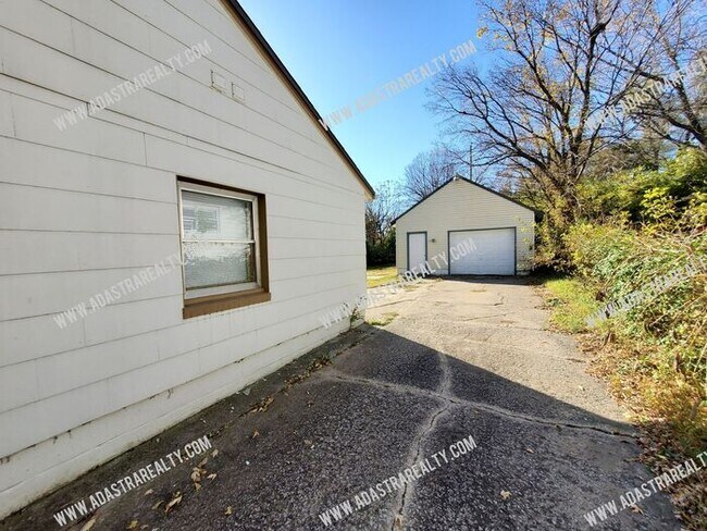 Foto del edificio - Affordable Home in KCMO-Available in JULY!!