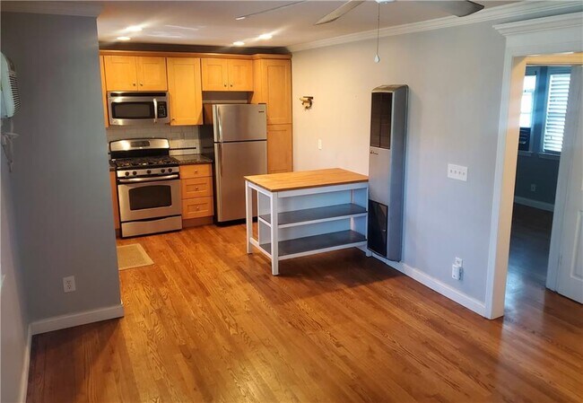 Foto del edificio - 1042 St Charles Ave NE
