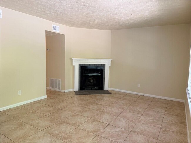 Building Photo - 728 Burnt Creek Dr NW