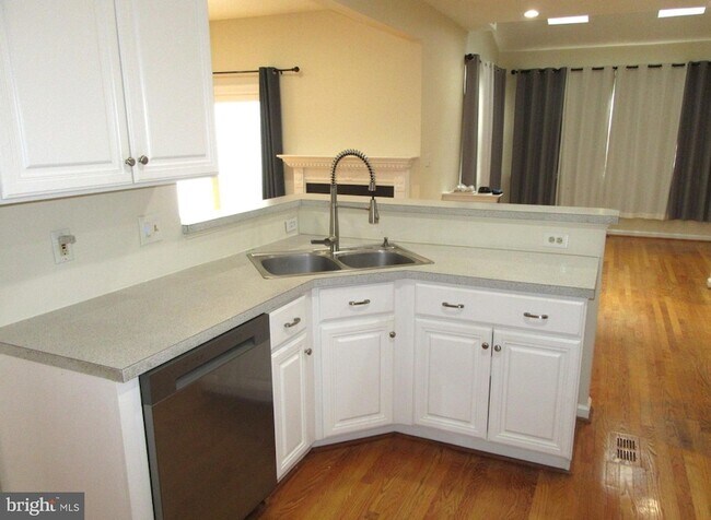 Photo - 525 Southampton Ln Townhome