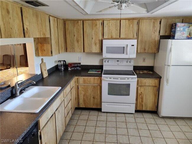 Foto del edificio - 6110 Whiskey Creek Dr