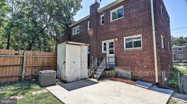 Building Photo - 3512 Madison St