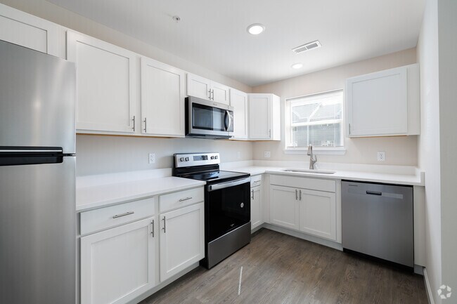 1 habitación, 1 baño, 625 pies cuadrados, cocina - Liberty Pointe