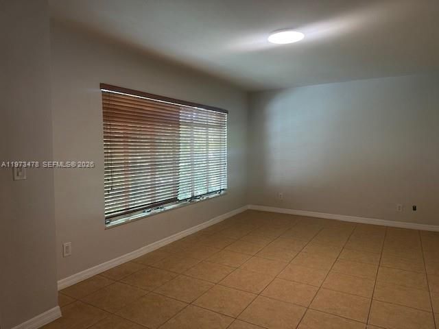 Foto del edificio - 8300 Byron Ave