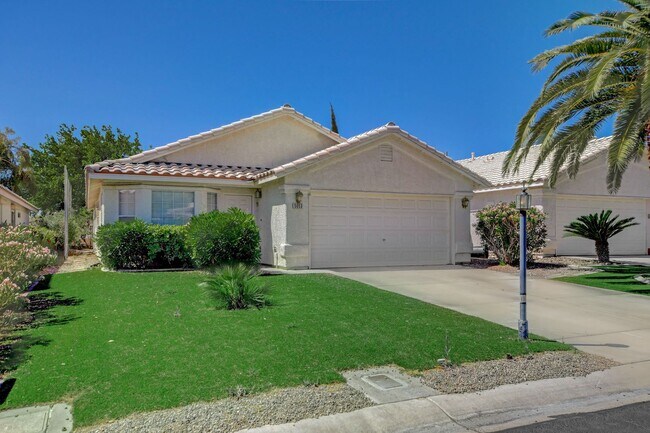 Foto del edificio - 5053 Cedar Lawn Way
