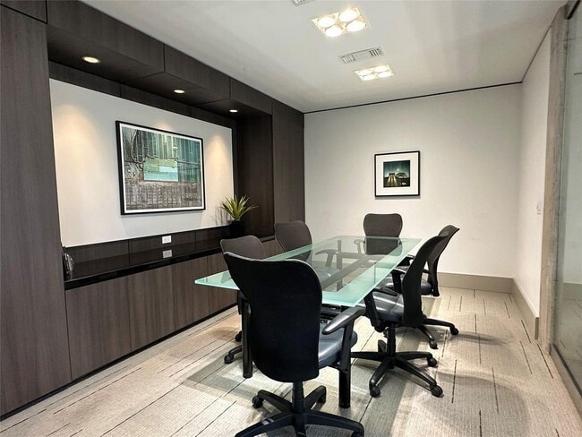 Building Photo - 1901 Post Oak Blvd