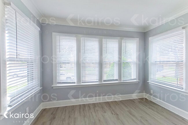 Building Photo - 8622 S Justine St