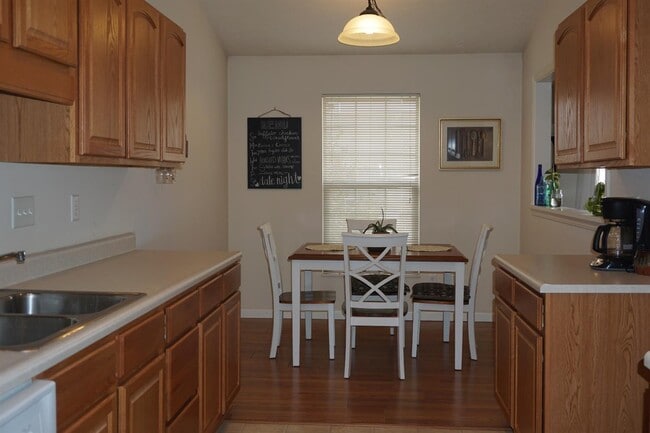 Building Photo - 7978 Whispering Run Ct