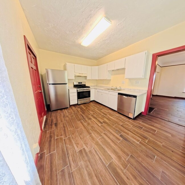 Foto del edificio - Cozy 2 bedroom 1 bath washer and dryer inc...