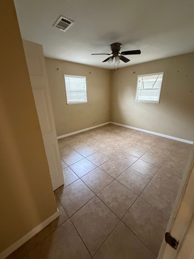 Building Photo - Cozy 3 Bedroom, 1 Bathroom Home!