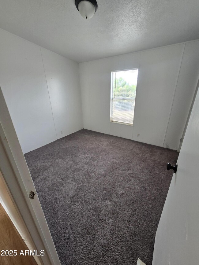 Building Photo - 22548 W Skinner Dr