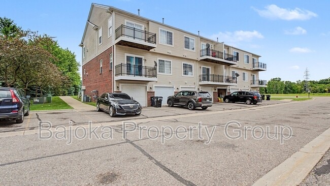 Building Photo - 43018 Burlington Dr