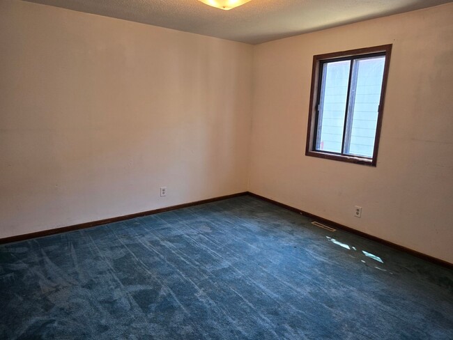 Building Photo - RENT SUX - 1310 COURT ST