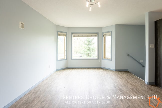 Building Photo - Executive Home in Coaldale with Extra Park...