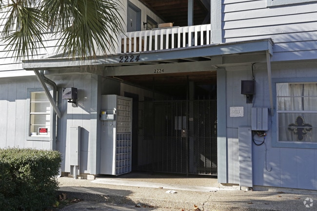 Building Photo - 2224 Pasadena Ave
