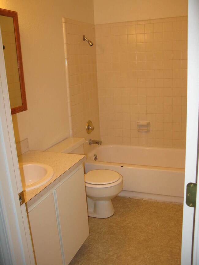 Building Photo - 939