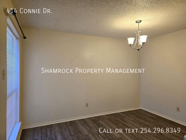 Building Photo - 3/2 Duplex in Midway ISD