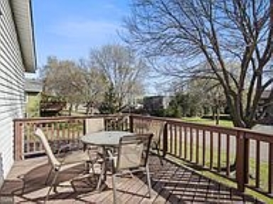Beautiful deck - 1A Golden Oak Dr