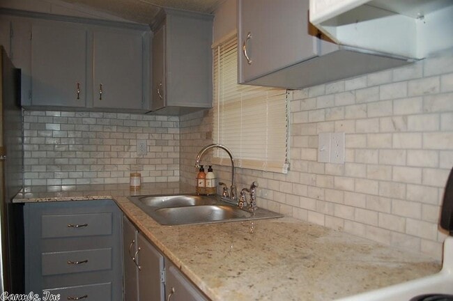 Building Photo - 1721 Leonard Dr